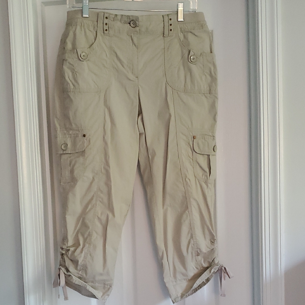 Chico's Beige Cargo Capri Pants. Size 00